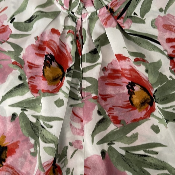 Tahari Size M Floral Top - Picture 4 of 4